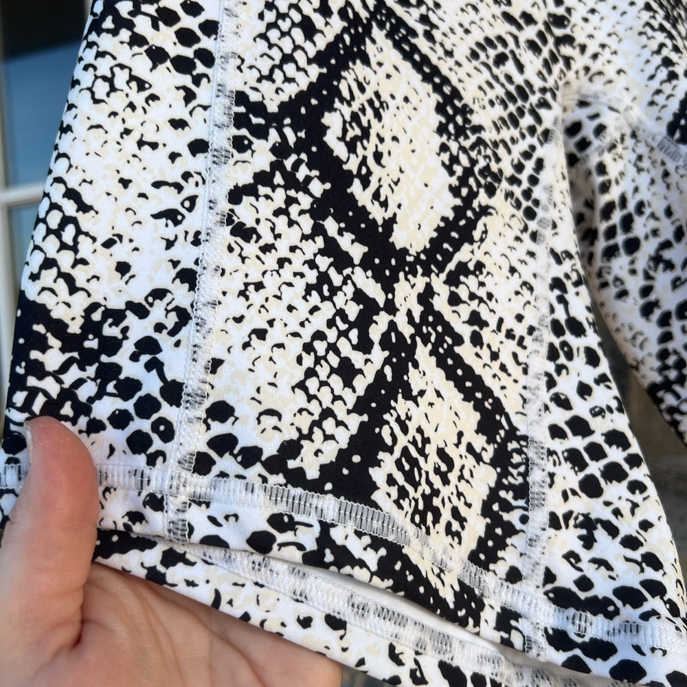 Balance Athletica the Rider Shorts - Python - Picture 6 of 12